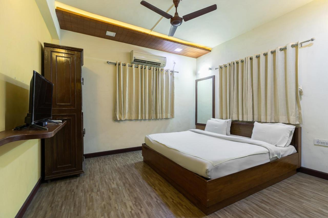 Capital O 47539Capital O Umbergaon Club Hotel Umargām Kültér fotó