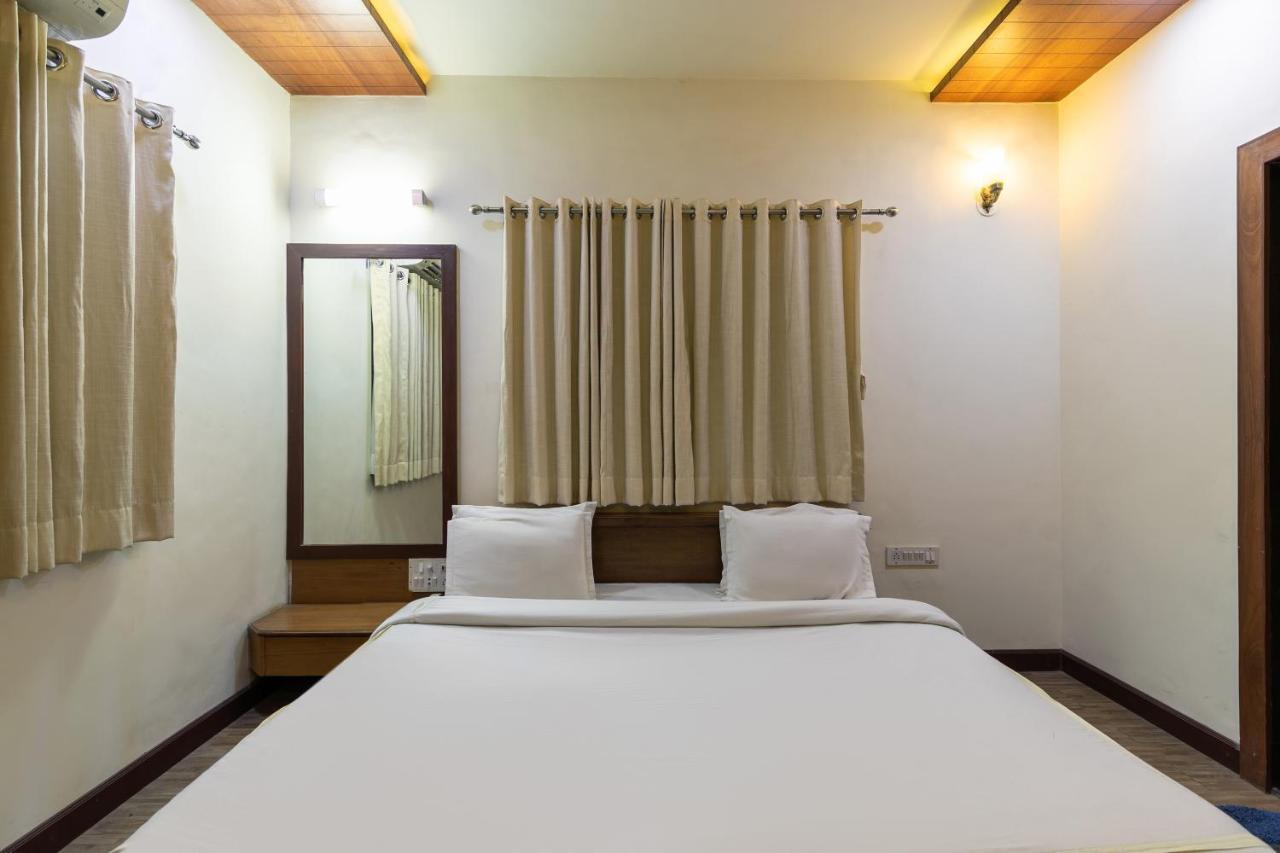 Capital O 47539Capital O Umbergaon Club Hotel Umargām Kültér fotó