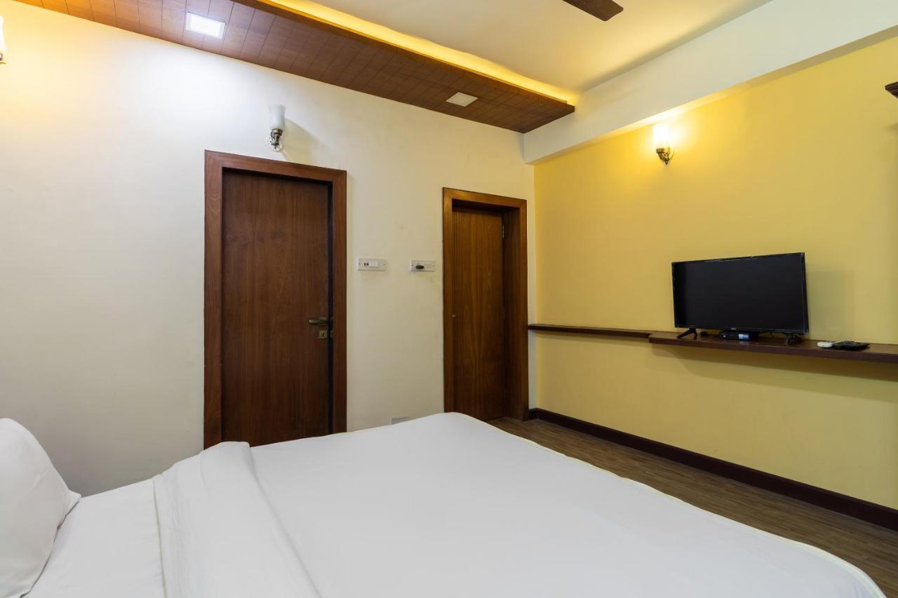 Capital O 47539Capital O Umbergaon Club Hotel Umargām Kültér fotó