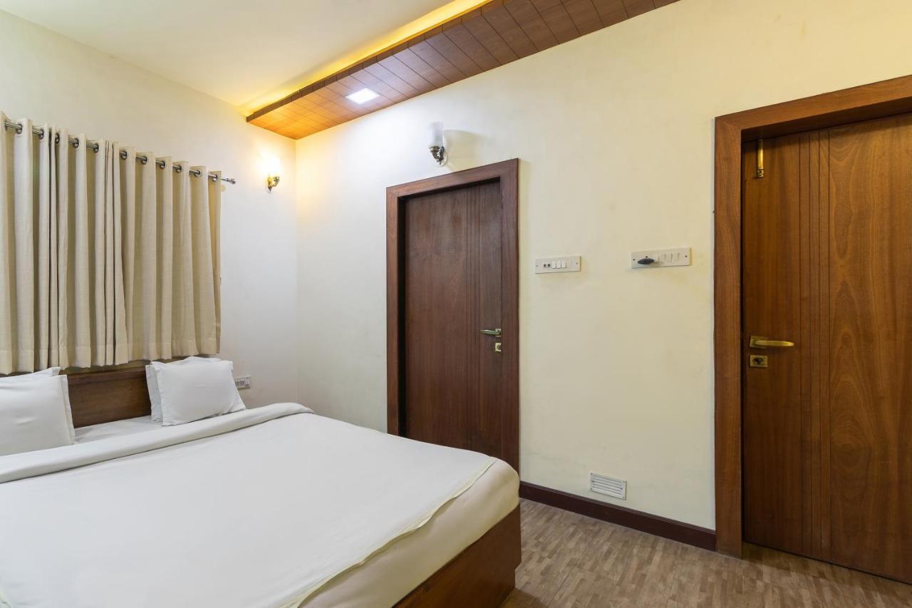 Capital O 47539Capital O Umbergaon Club Hotel Umargām Kültér fotó