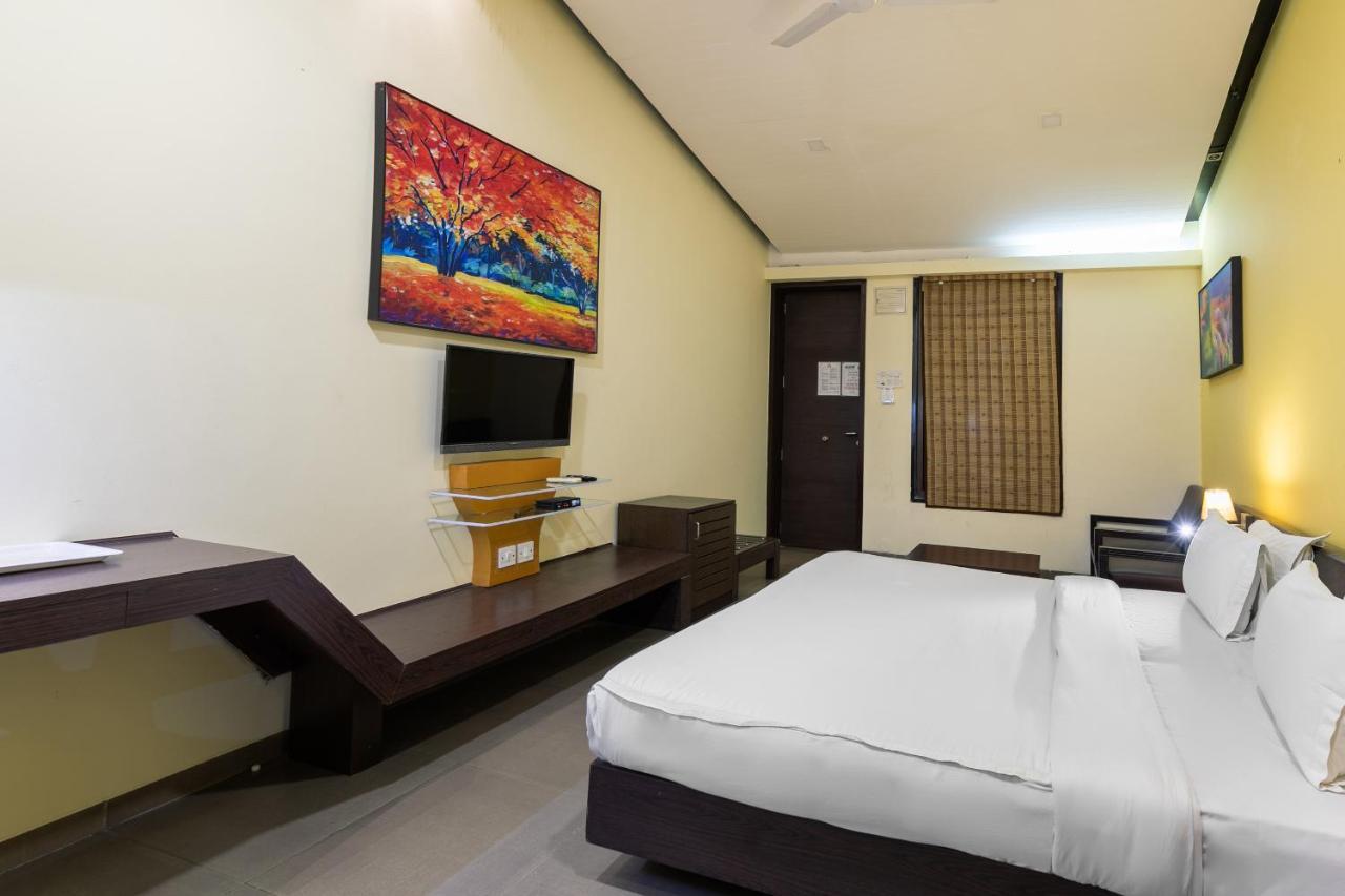 Capital O 47539Capital O Umbergaon Club Hotel Umargām Kültér fotó
