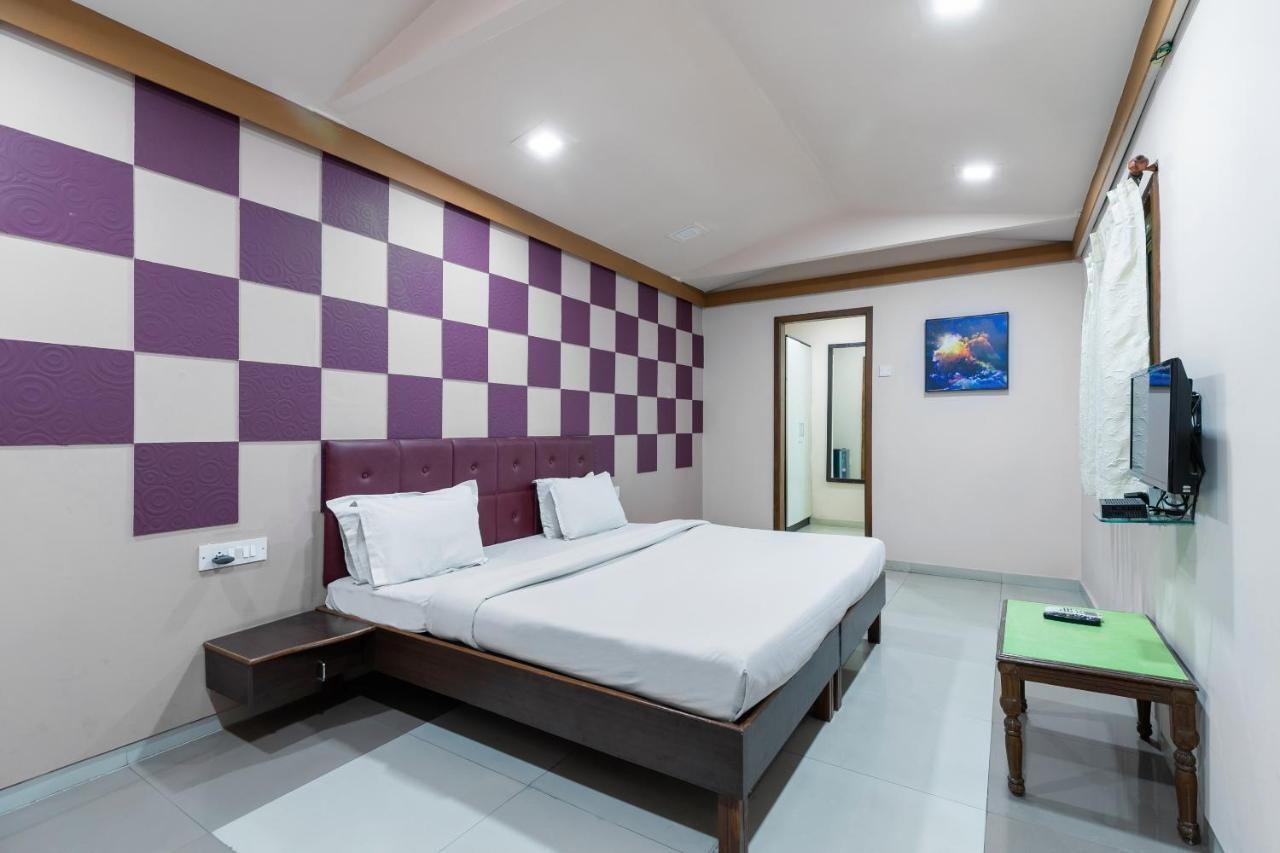 Capital O 47539Capital O Umbergaon Club Hotel Umargām Kültér fotó