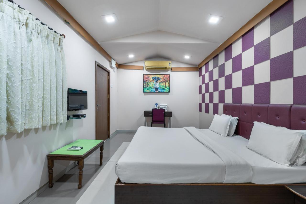 Capital O 47539Capital O Umbergaon Club Hotel Umargām Kültér fotó