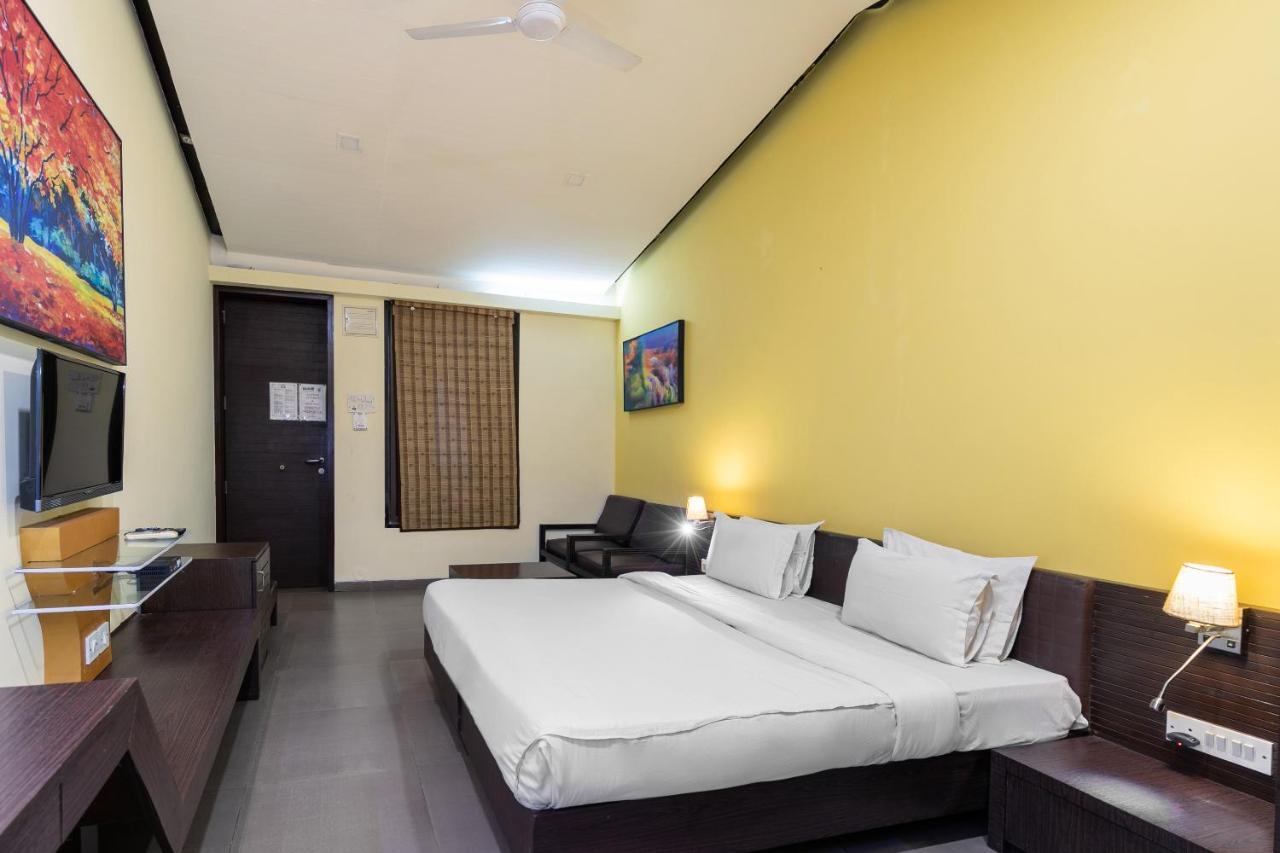 Capital O 47539Capital O Umbergaon Club Hotel Umargām Kültér fotó