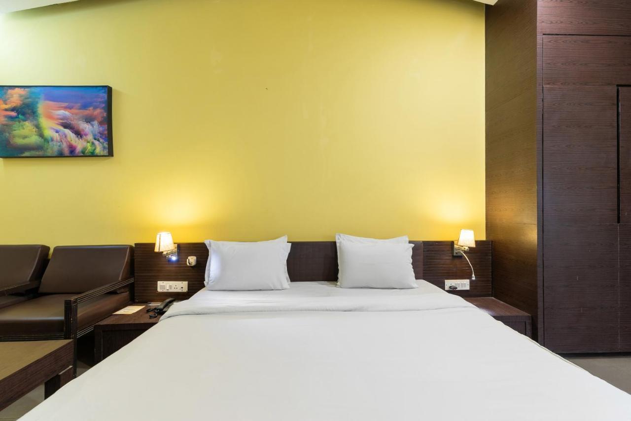Capital O 47539Capital O Umbergaon Club Hotel Umargām Kültér fotó