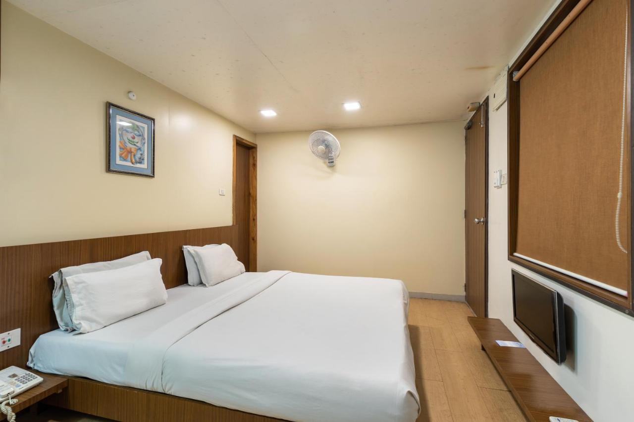 Capital O 47539Capital O Umbergaon Club Hotel Umargām Kültér fotó